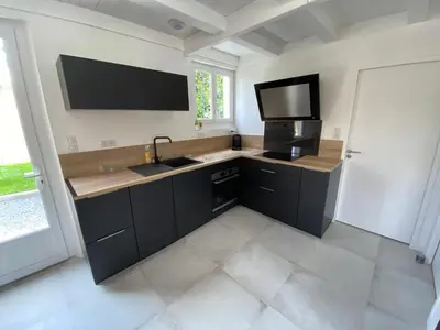 Cuisine ou kitchenette dans l'établissement Maisonnette confortable à Pornic