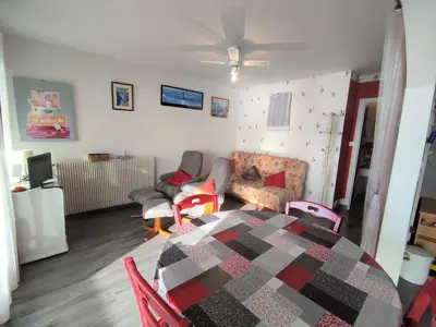 Un ou plusieurs lits dans un hébergement de l'établissement Appartement bord de mer avec balcon et parking - FR-1-652-28