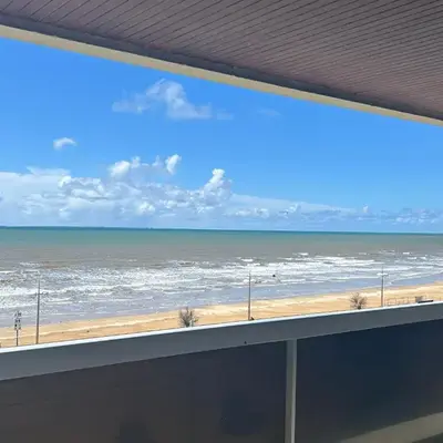Appartement bord de mer avec balcon et parking - FR-1-652-28