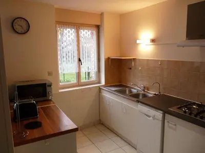Cuisine ou kitchenette dans l'établissement Charmante maison en campagne