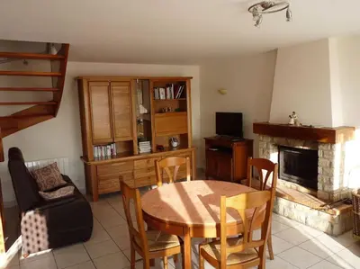 Coin salon dans l'établissement Charmante maison en campagne
