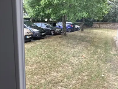 Jardin de l'établissement T2 calme proche plage de Porcé