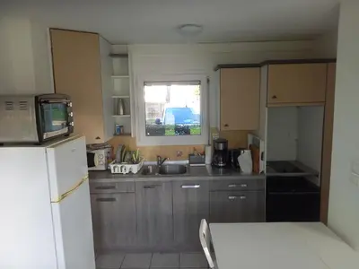 Cuisine ou kitchenette dans l'établissement T2 calme proche plage de Porcé
