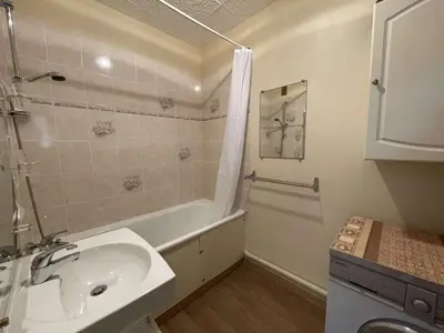 Salle de bains dans l'établissement Appartement 2 pièces proche plage Saint-Hilaire-de-Riez - FR-1-224C-213