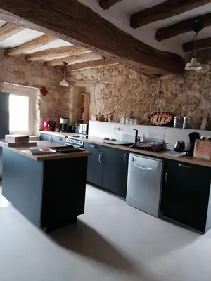 Cuisine ou kitchenette dans l'établissement Gîte des Lilas
