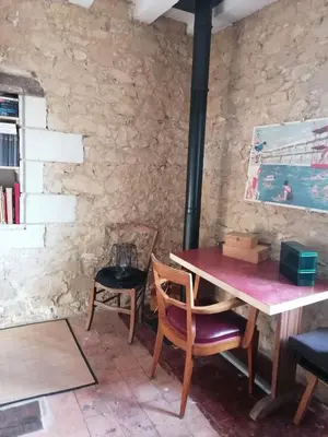 Coin salon dans l'établissement Gîte des Lilas