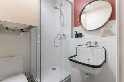 Salle de bains dans l'établissement Studio refait à neuf avec Parking en Bord de Loire