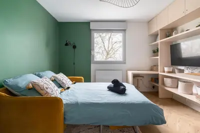 Télévision ou salle de divertissement dans l'établissement Studio refait à neuf avec Parking en Bord de Loire