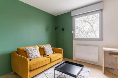 Coin salon dans l'établissement Studio refait à neuf avec Parking en Bord de Loire