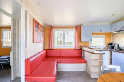 Cuisine ou kitchenette dans l'établissement Mobil-home 6 personnes 3 chambres