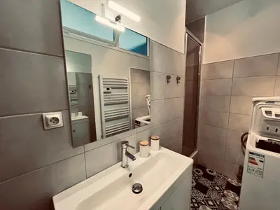 Salle de bains dans l'établissement Le Miramar, face mer et standing