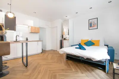 Un ou plusieurs lits dans un hébergement de l'établissement L'Appartement des Ducs avec Baignoire Double