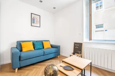 Coin salon dans l'établissement L'Appartement des Ducs avec Baignoire Double