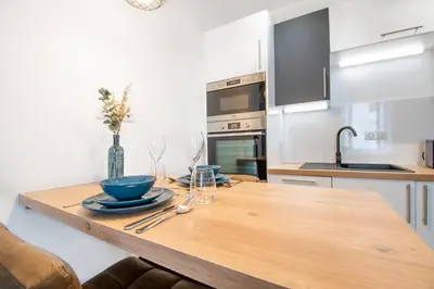 Cuisine ou kitchenette dans l'établissement L'Appartement des Ducs avec Baignoire Double