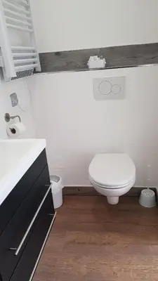 Salle de bains dans l'établissement Maison Deluxe, moderne, calme, terrasse, proche chantiers de l'Atlantique et Airbus