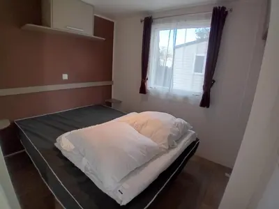 Un ou plusieurs lits dans un hébergement de l'établissement 2-bedroom mobile home sleeps 4