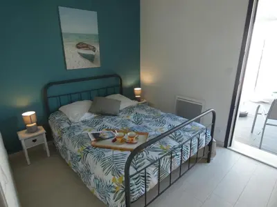 Un ou plusieurs lits dans un hébergement de l'établissement Maison moderne à Notre-Dame-de-Monts, 3 chambres, proche plage - FR-1-540-150