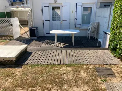 Balcon ou terrasse dans l'établissement Notre-Dame-de-Monts - Appartement bord de mer pour 4 - FR-1-540-177