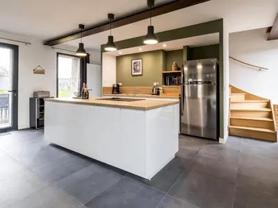 Cuisine ou kitchenette dans l'établissement Grande grange rénovée avec jardin et spa proche de Nantes - FR-1-306-1234