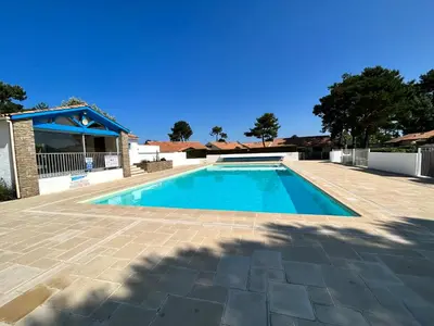 Piscine de l'établissement L'évasion des pins - Au coeur de la Nature ou située à proximité