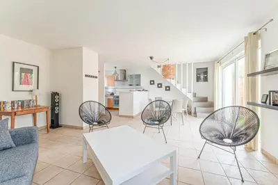 Cuisine ou kitchenette dans l'établissement Maison avec Jardin proche des plages