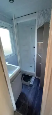 Salle de bains dans l'établissement Camping Cœur De Vendée