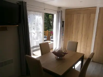 Coin salon dans l'établissement Mobilhome 3 chambres tout confort, proche de la plage