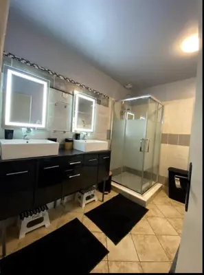 Salle de bains dans l'établissement Maison familiale entre pinède et plage 6 PERS