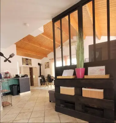 Coin salon dans l'établissement Maison familiale entre pinède et plage 6 PERS