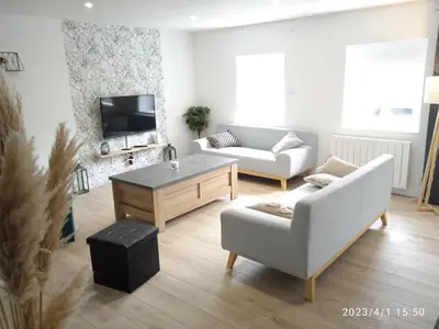 Télévision ou salle de divertissement dans l'établissement Gîte Ambroise (proche Puy du fou)
