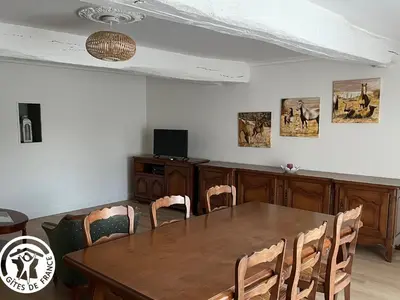 Télévision ou salle de divertissement dans l'établissement Maison de plain-pied avec jardin, proche plages et exploitations agricoles, tout confort inclus - FR-1-426-526
