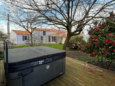 Jardin de l'établissement Maison de plain-pied avec jardin, proche plages et exploitations agricoles, tout confort inclus - FR-1-426-526