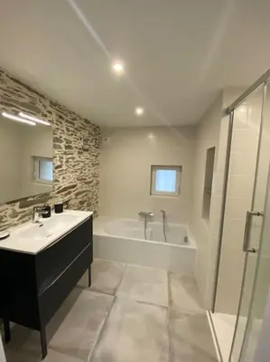 Salle de bains dans l'établissement « Le Chai » Charme, Spa et massages en vignoble