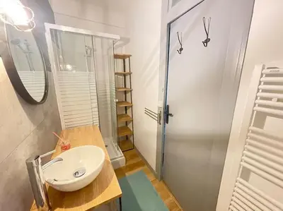 Salle de bains dans l'établissement *NEW* MAISONNETTE*Bail Mobilité*CHIC*NANTES