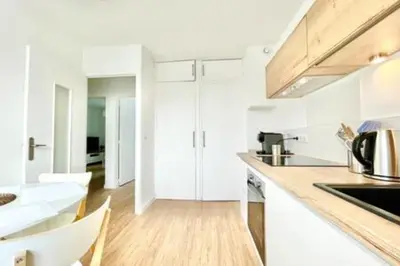 Cuisine ou kitchenette dans l'établissement Art Deco I Center I High-Speed Wi-Fi I Bright