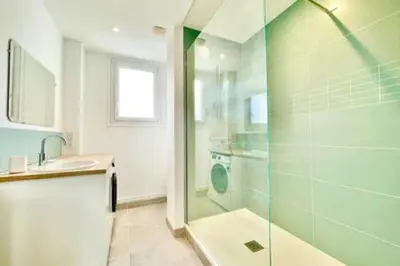 Salle de bains dans l'établissement Art Deco I Center I High-Speed Wi-Fi I Bright