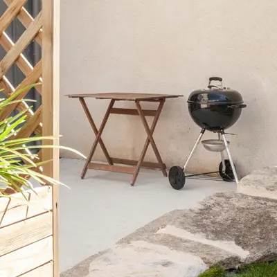 Barbecue disponible mis à disposition des clients de la maison de vacances
