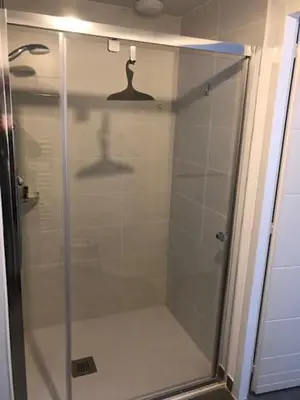 Salle de bains dans l'établissement L'Azalée d'Eden