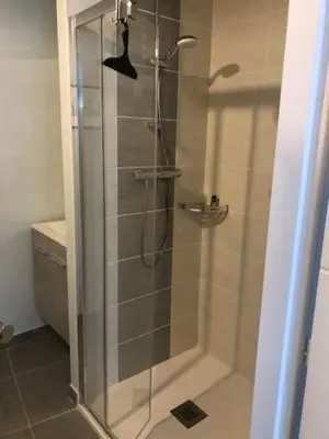 Salle de bains dans l'établissement L'Azalée d'Eden