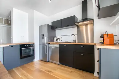 Cuisine ou kitchenette dans l'établissement Cosy T2 de 50 m² Centre-Ville avec Garage & Balcon
