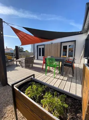 Balcon ou terrasse dans l'établissement Villa avec jacuzzi proche de la mer et du centre