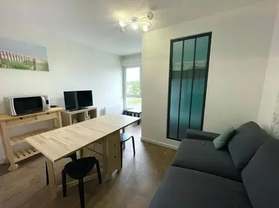Télévision ou salle de divertissement dans l'établissement Studio Bords de plage