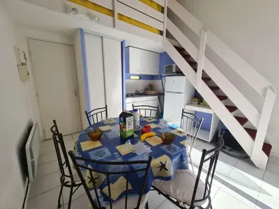 Cuisine ou kitchenette dans l'établissement Maison 2 pièces avec mezzanine, à 400m de la plage, parking, jardin privé, 6 couchages - Saint-Hilaire-de-Riez - FR-1-224C-218