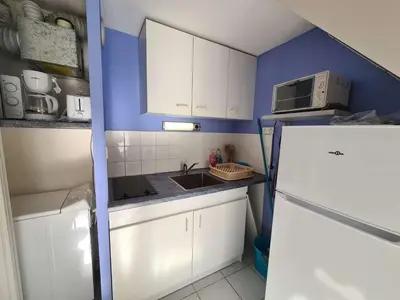 Cuisine ou kitchenette dans l'établissement Maison 2 pièces avec mezzanine, à 400m de la plage, parking, jardin privé, 6 couchages - Saint-Hilaire-de-Riez - FR-1-224C-218