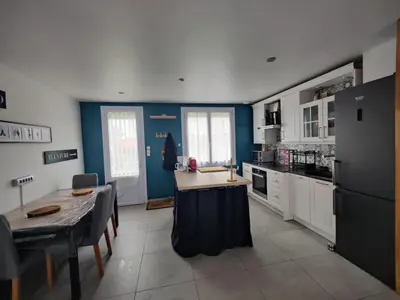 Cuisine ou kitchenette dans l'établissement Maison calme pour 6 personnes