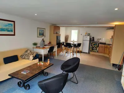 Cuisine ou kitchenette dans l'établissement Maison calme pour 6 personnes
