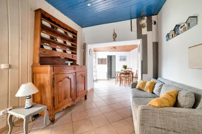 Coin salon dans l'établissement Jolie maison avec cour pour 5 personnes