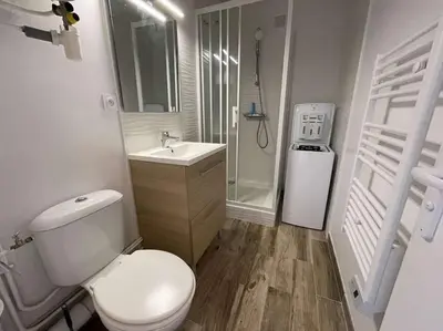 Salle de bains dans l'établissement Le Voilier - Appartement vue mer