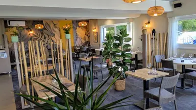 Restaurant ou autre lieu de restauration dans l'établissement Logis hôtel restaurant la Haute Forêt