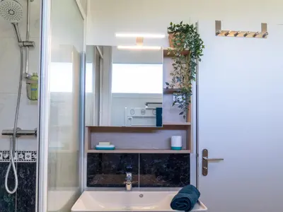 Salle de bains dans l'établissement Apartment L'Ermitage-1 by Interhome